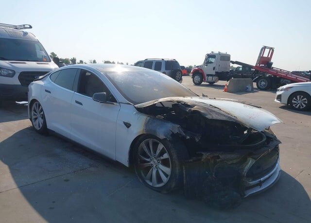 2016 TESLA Model S