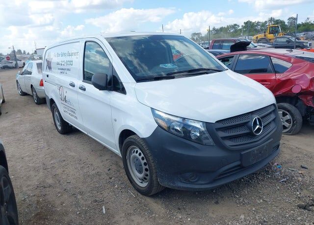 2022 MERCEDES-BENZ METRIS