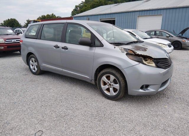 2011 TOYOTA Sienna