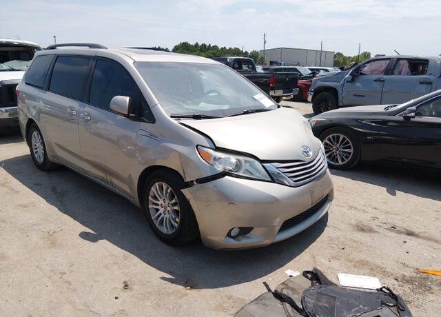 2016 TOYOTA Sienna