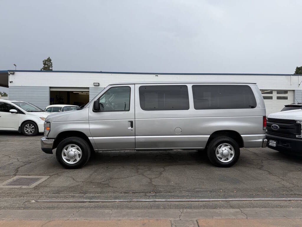2011 FORD E-350