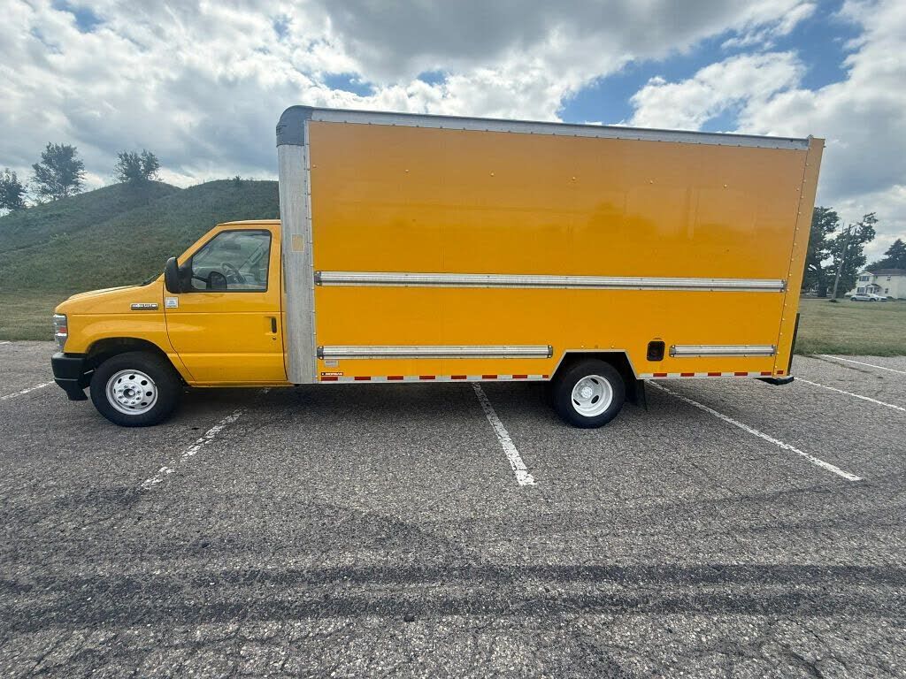 2022 FORD E-350