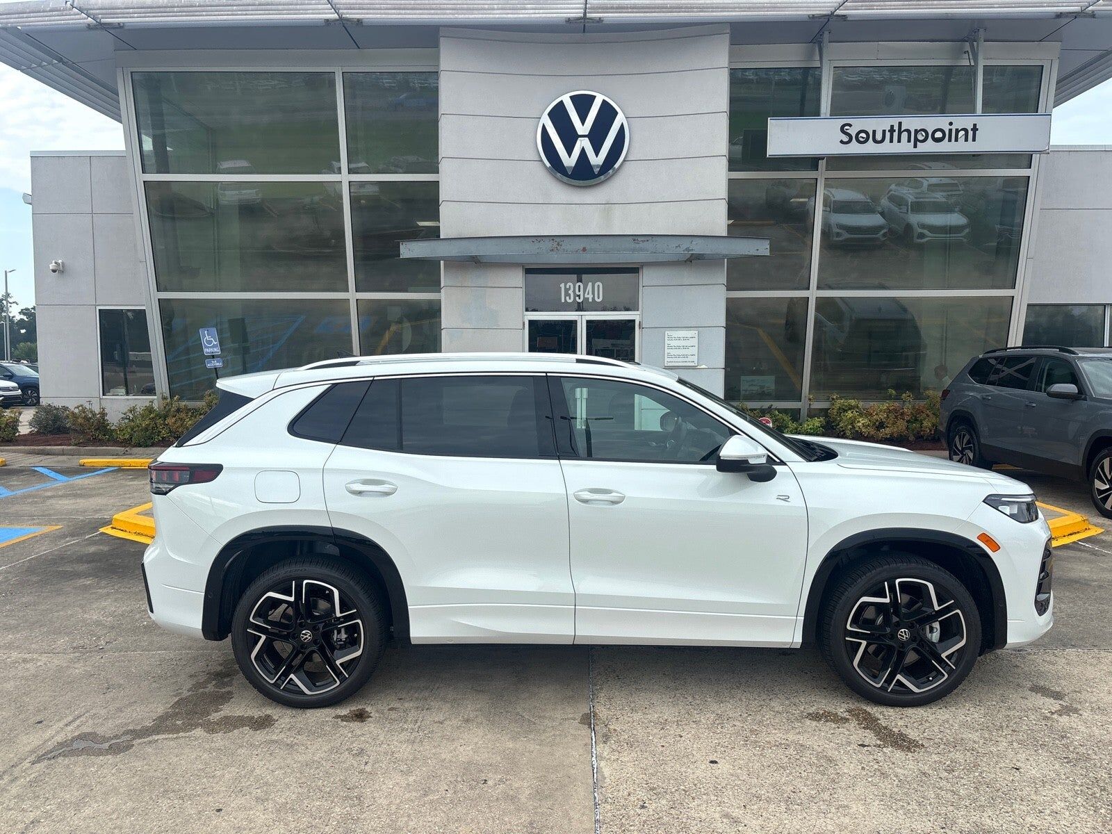 2026 VOLKSWAGEN Tiguan