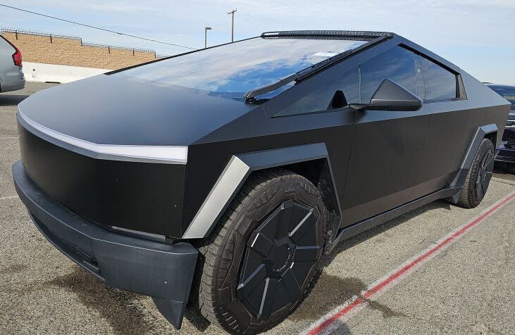 2024 TESLA Cybertruck