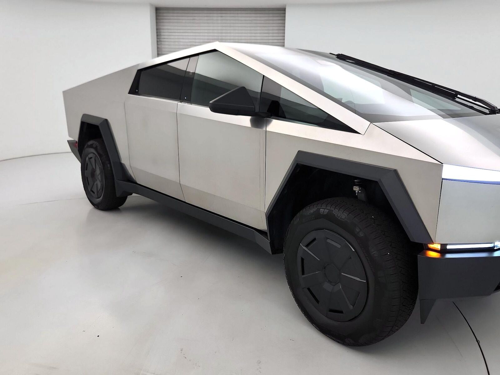 2024 TESLA Cybertruck