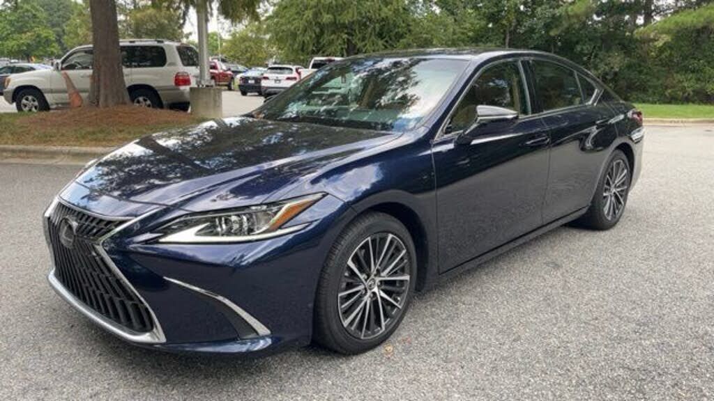2025 LEXUS ES