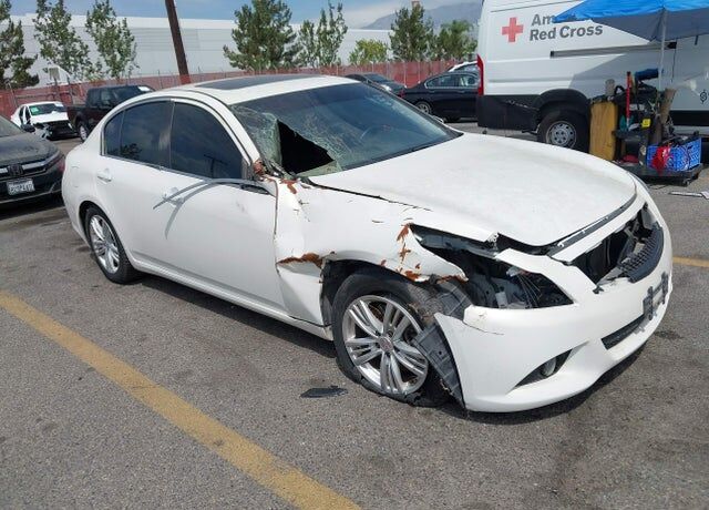 2015 INFINITI Q40