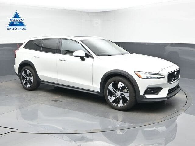 2025 VOLVO V60CC