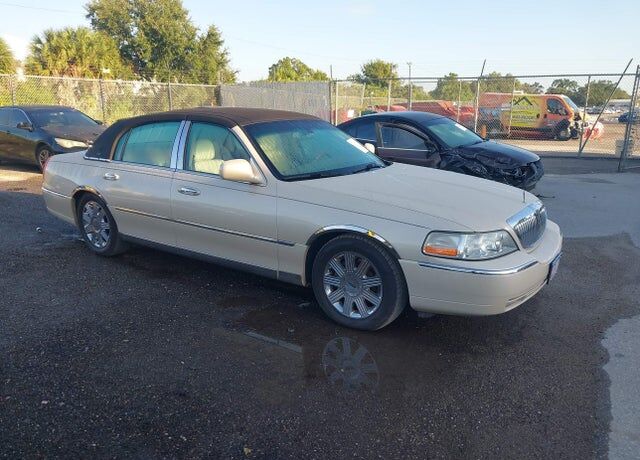 2003 LINCOLN Town Car