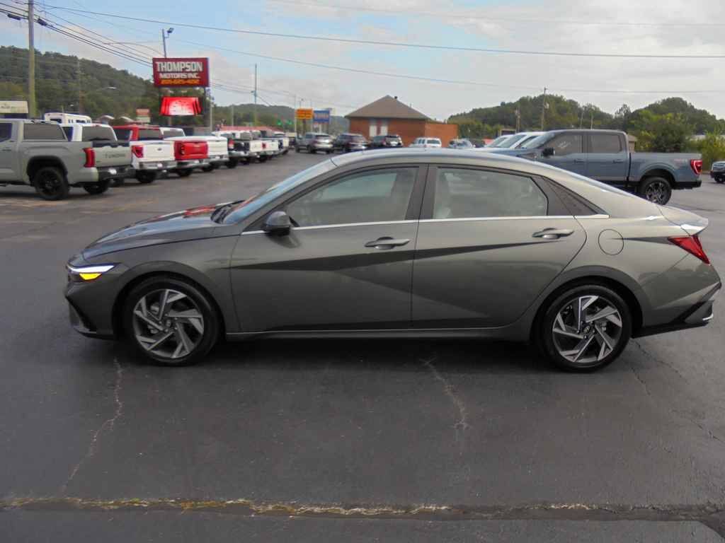 2024 HYUNDAI Elantra