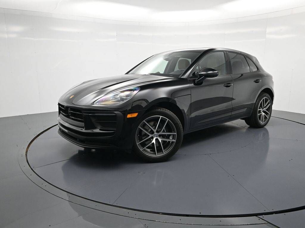 2026 PORSCHE Macan