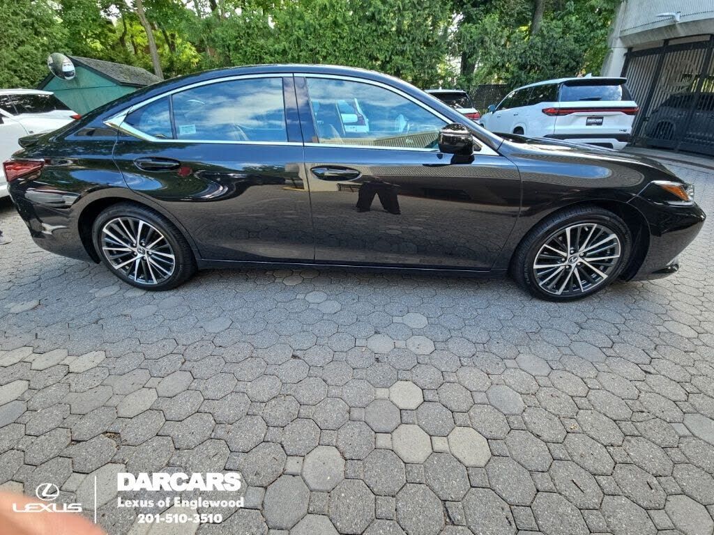 2025 LEXUS ES