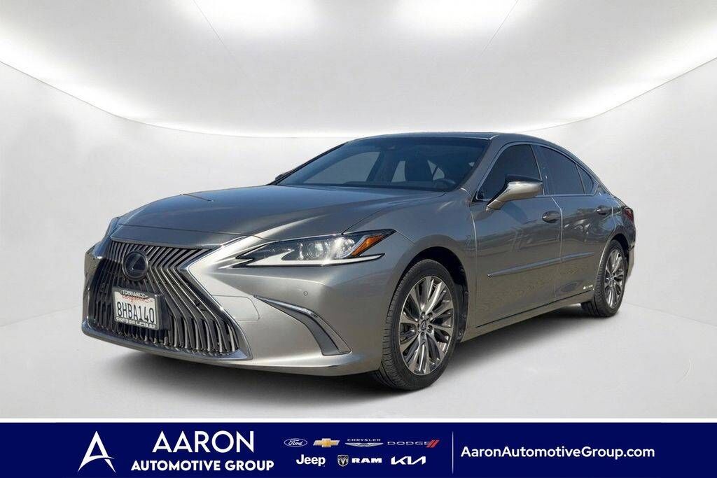 2019 LEXUS ES