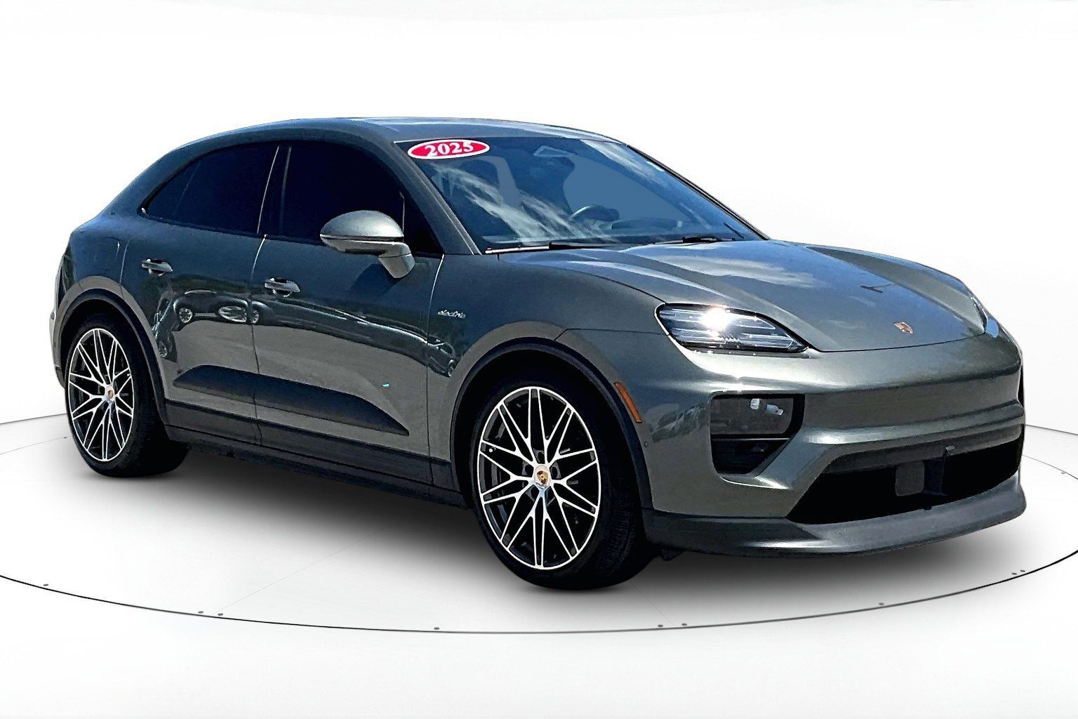 2025 PORSCHE Macan