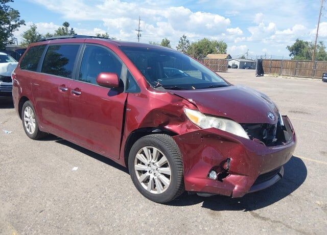 2017 TOYOTA Sienna