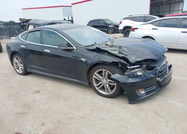 2015 TESLA Model S