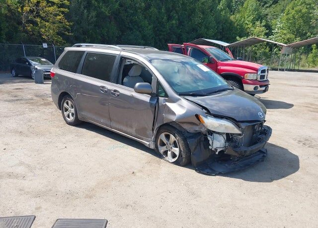2016 TOYOTA Sienna