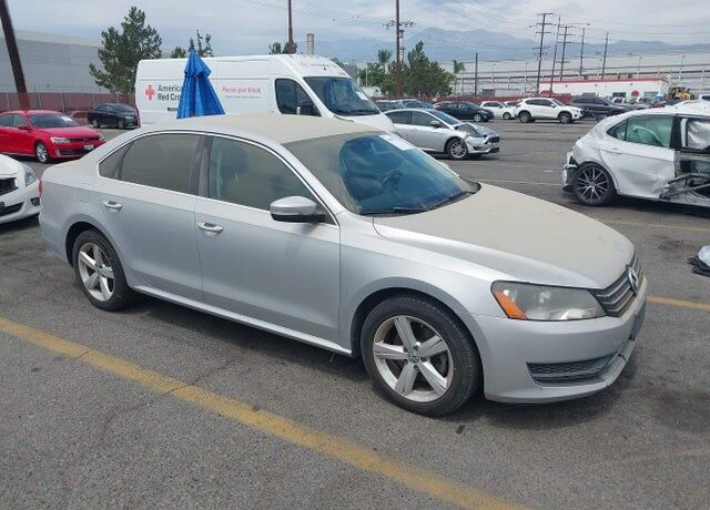 2013 VOLKSWAGEN Passat