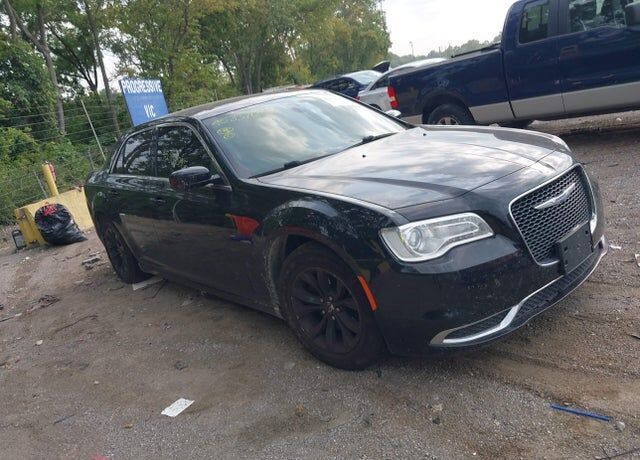 2019 CHRYSLER 300