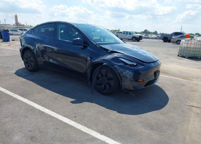2025 TESLA Model Y