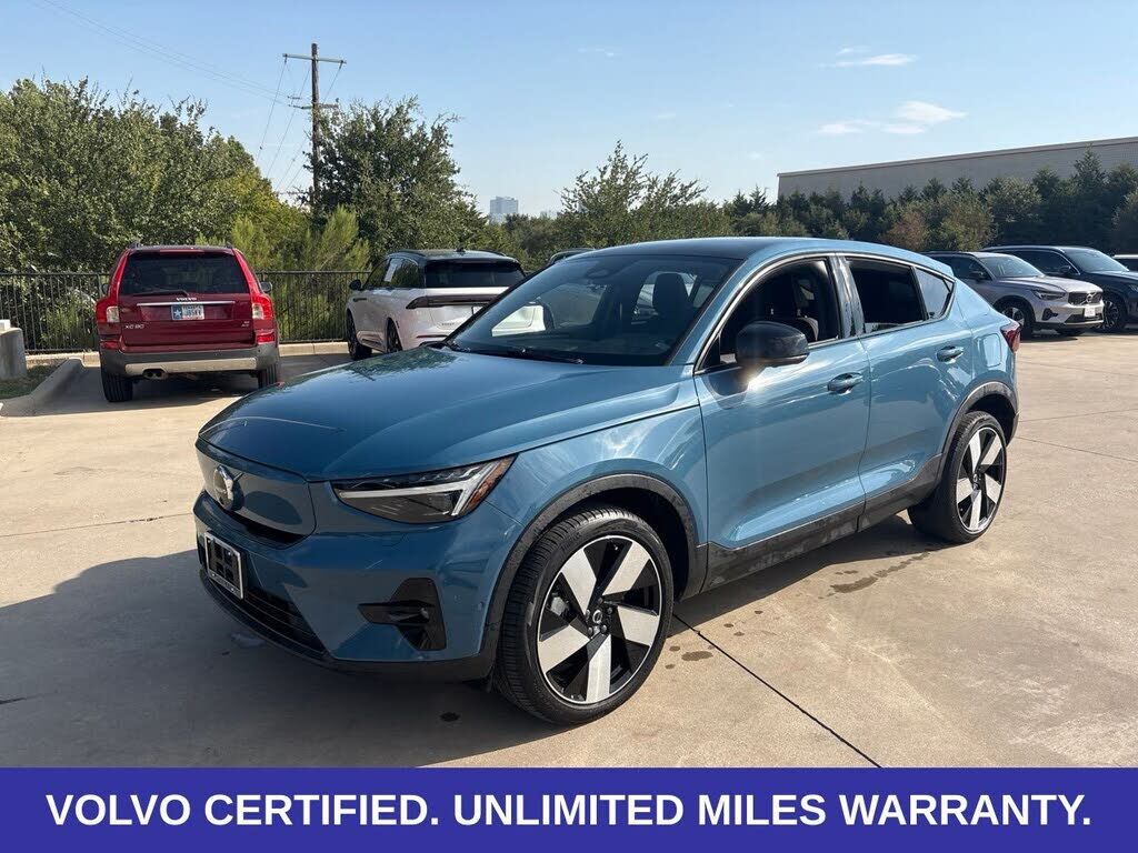 2023 VOLVO C40