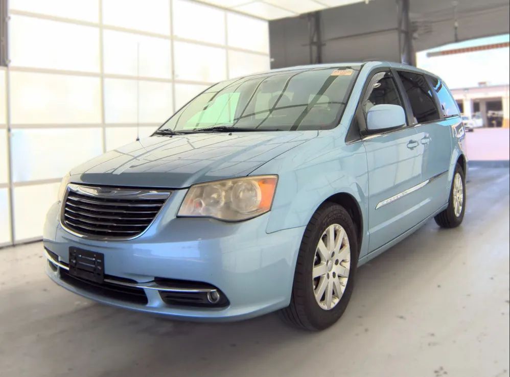 2013 CHRYSLER Town and Country