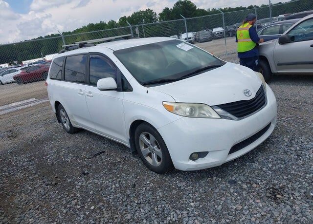 2014 TOYOTA Sienna