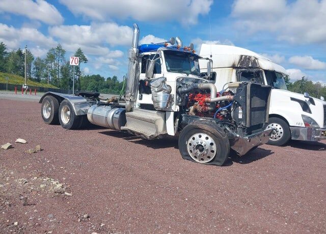 2023 PETERBILT 389