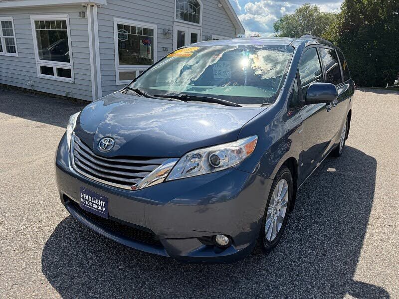 2017 TOYOTA Sienna