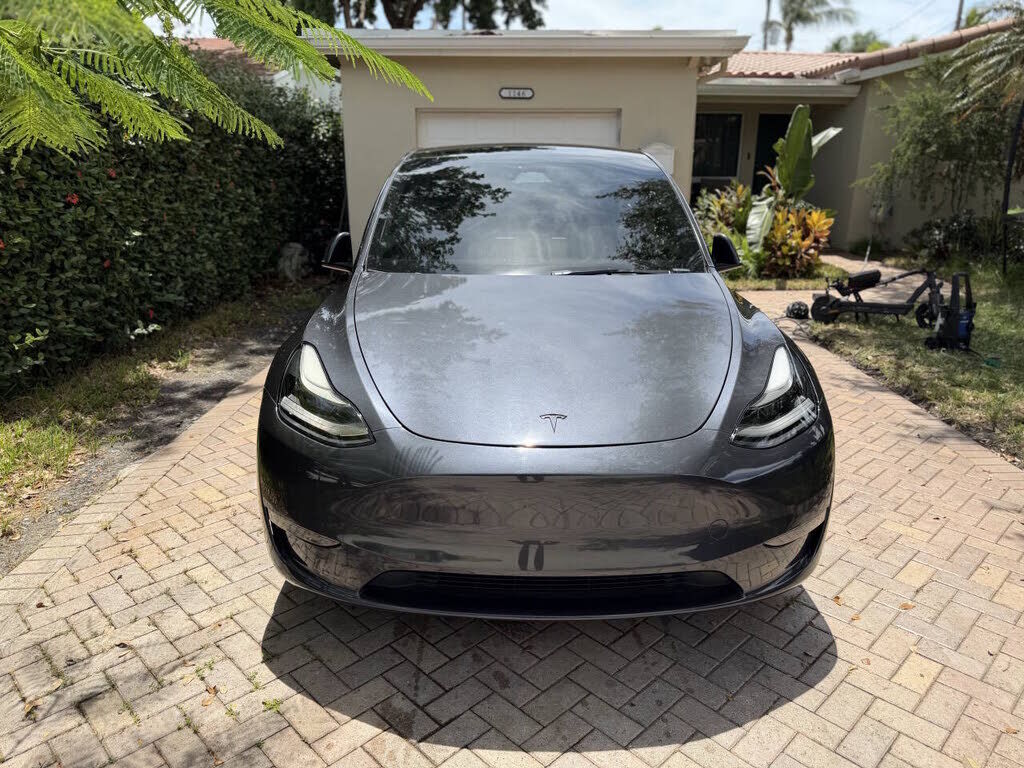 2025 TESLA Model Y