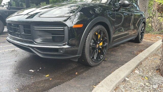 2023 PORSCHE Cayenne