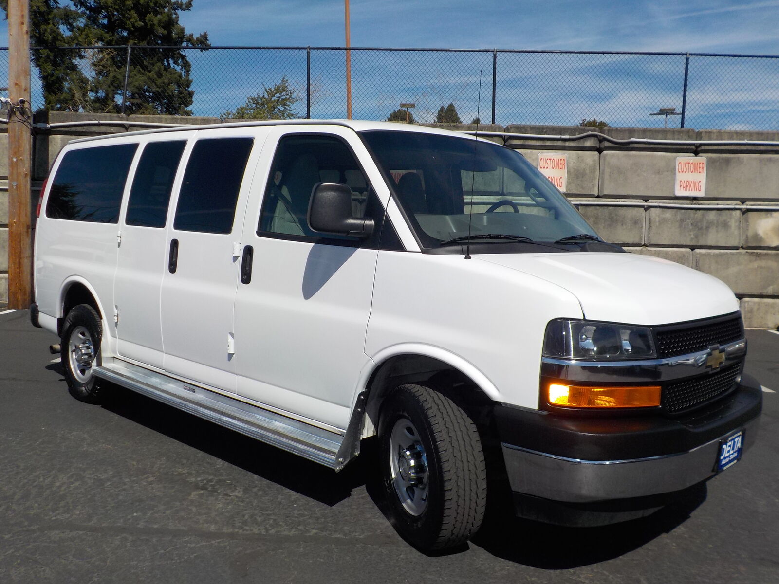 2017 CHEVROLET Express