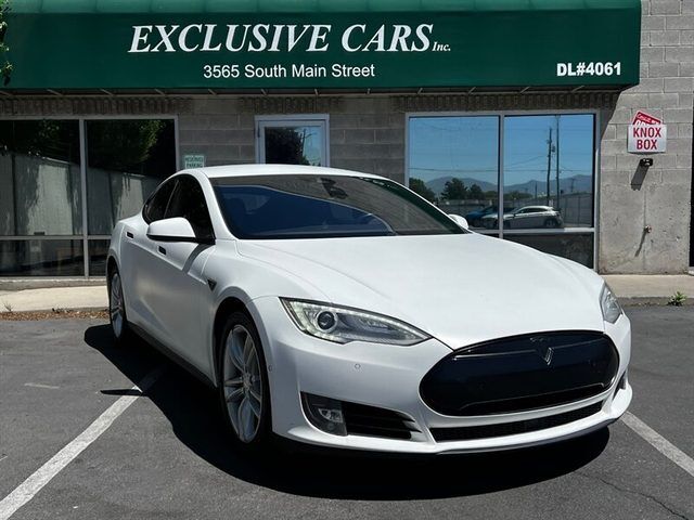 2015 TESLA Model S