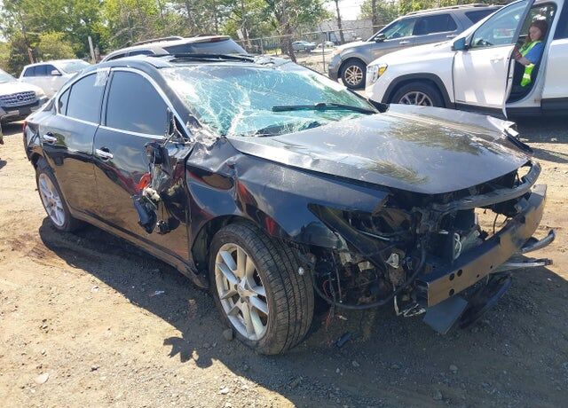 2010 NISSAN Maxima