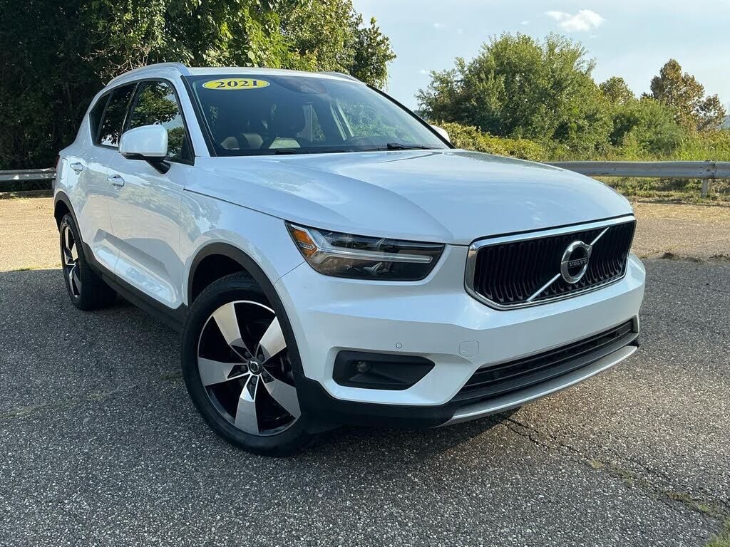 2021 VOLVO XC40