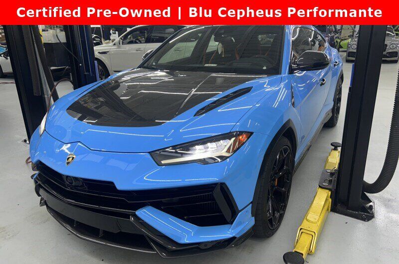 2024 LAMBORGHINI URUS