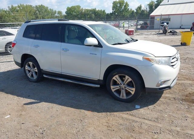 2011 TOYOTA Highlander