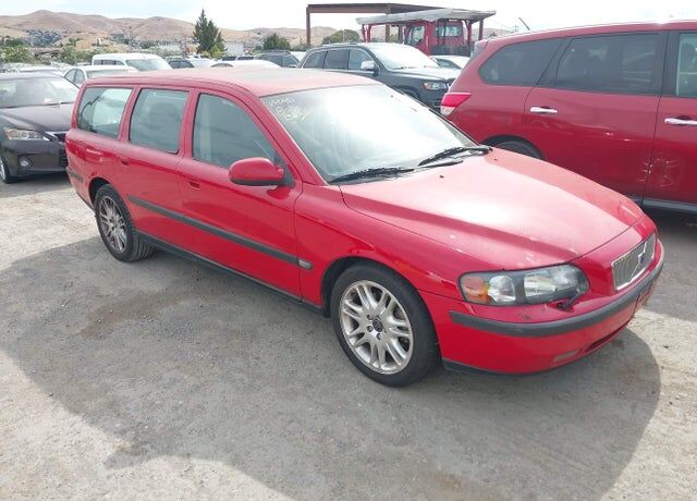 2001 VOLVO V70