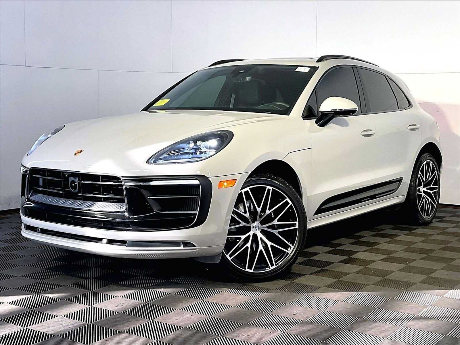 2024 PORSCHE Macan