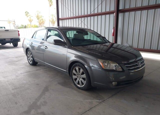 2005 TOYOTA Avalon