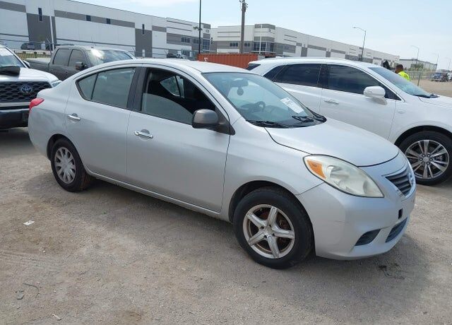 2012 NISSAN Versa