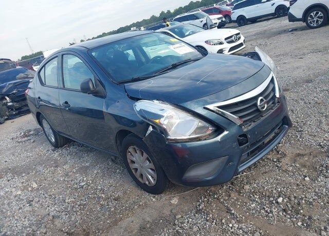 2015 NISSAN Versa