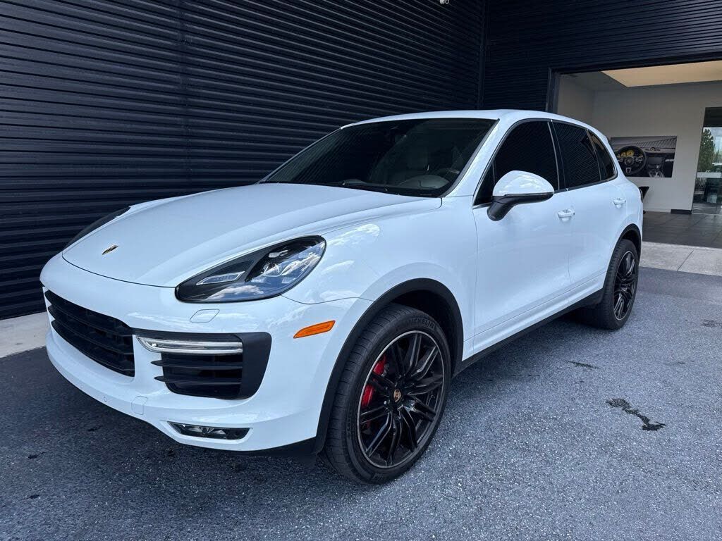 2015 PORSCHE Cayenne