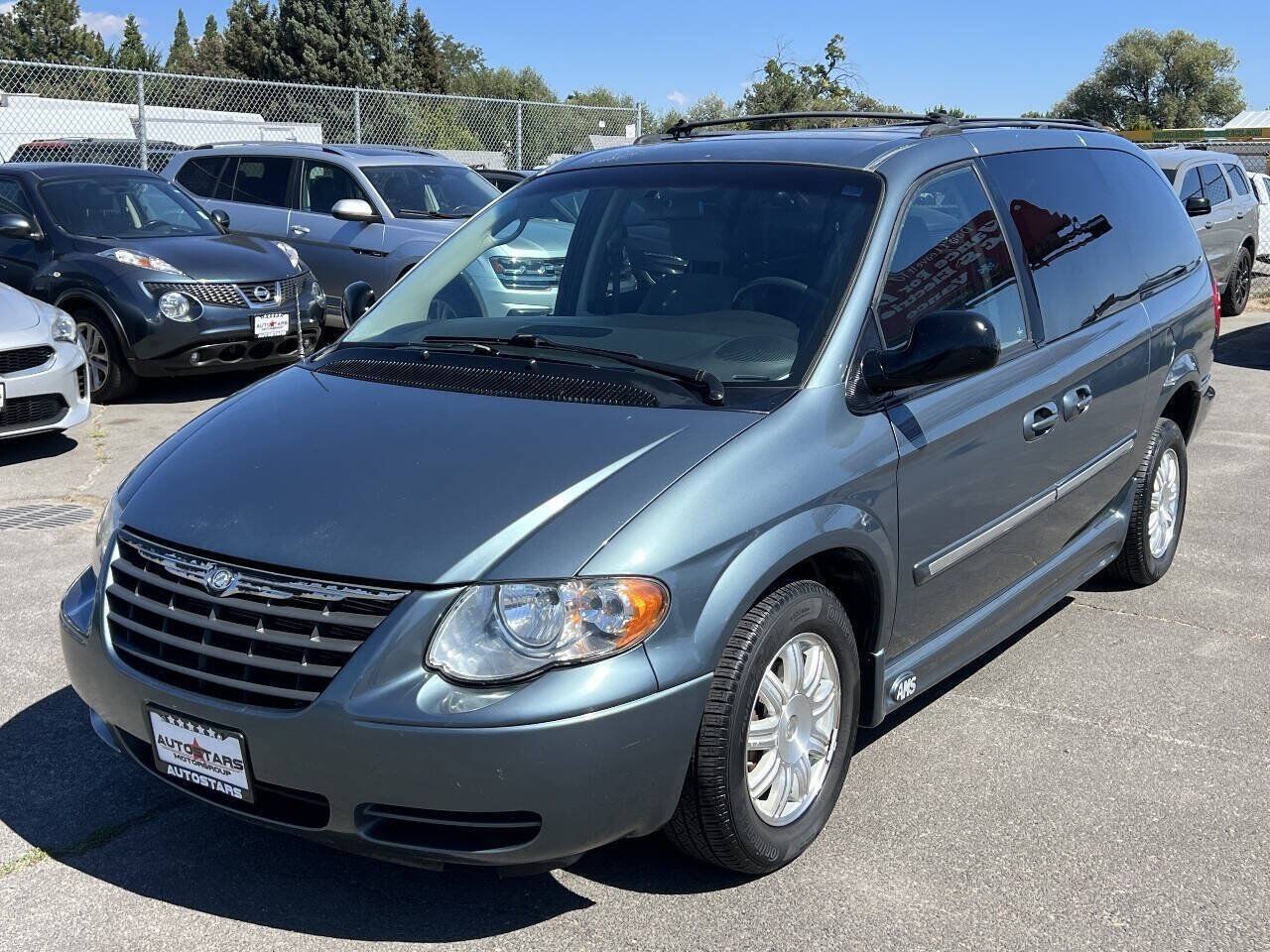 2005 CHRYSLER Town and Country