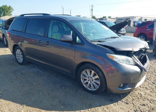 2012 TOYOTA Sienna