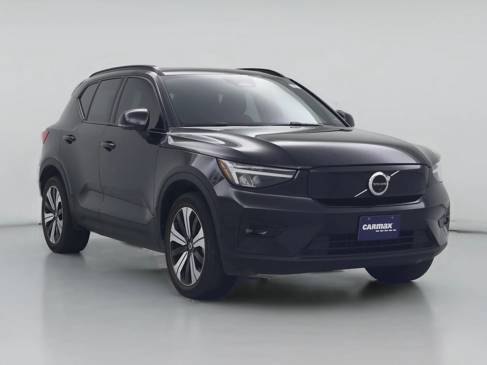 2023 VOLVO XC40