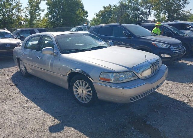 2004 LINCOLN Town Car
