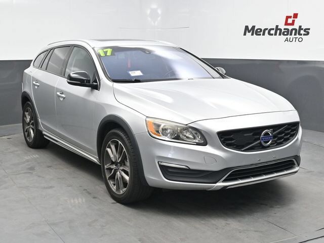2017 VOLVO V60CC