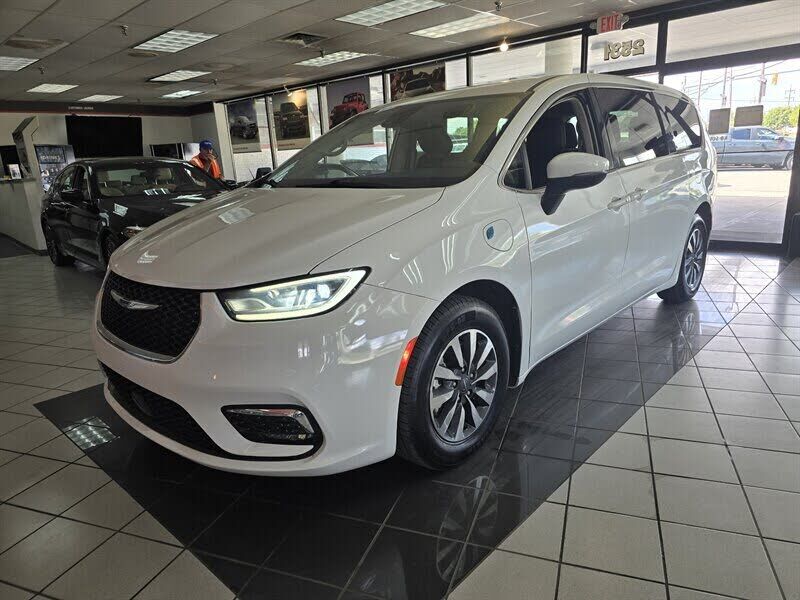 2023 CHRYSLER Pacifica