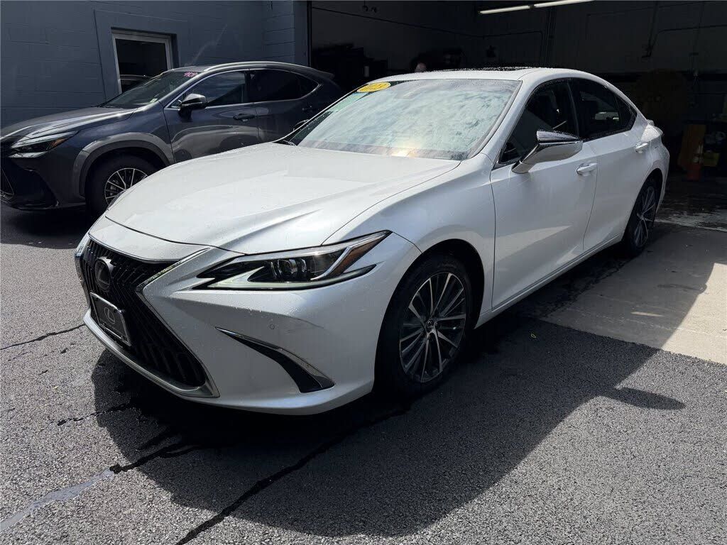 2023 LEXUS ES